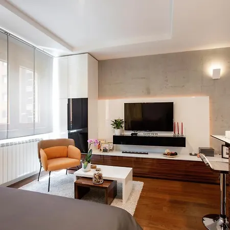 Apartamento Leo Modern Urban Stay, Self Check-in, Free Garage Belgrado