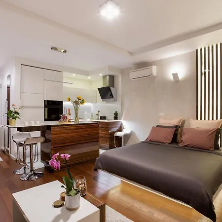 Leo Modern Urban Stay, Self Check-in, Free Garage Belgrade