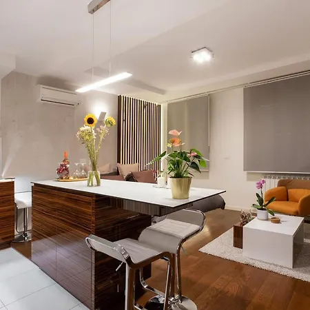Leo Modern Urban Stay, Self Check-in, Free Garage Apartamento Belgrado