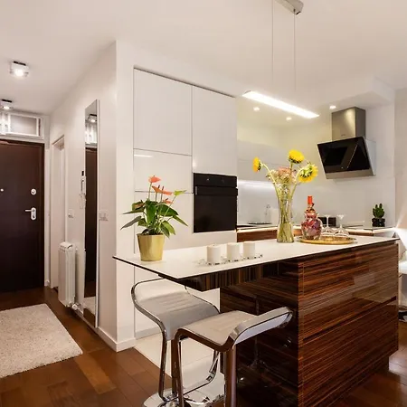 Apartment Leo Modern Urban Stay, Self Check-in, Free Garage