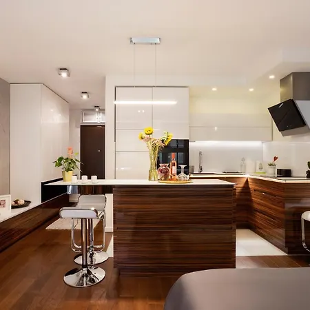 Leo Modern Urban Stay, Self Check-in, Free Garage Apartamento Belgrado