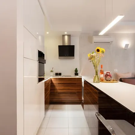 Leo Modern Urban Stay, Self Check-in, Free Garage