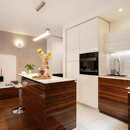 Leo Modern Urban Stay, Self Check-in, Free Garage Apartamento