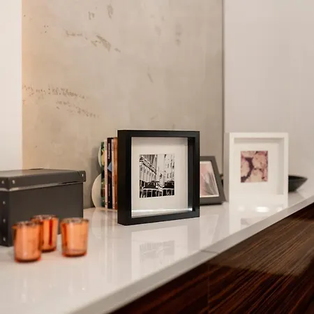 Apartamento Leo Modern Urban Stay, Self Check-in, Free Garage *