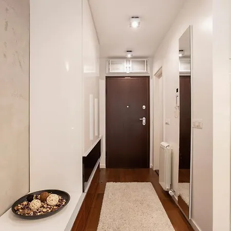 Apartment Leo Modern Urban Stay, Self Check-in, Free Garage