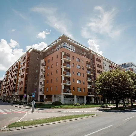 Leo Modern Urban Stay, Self Check-in, Free Garage * Belgrado