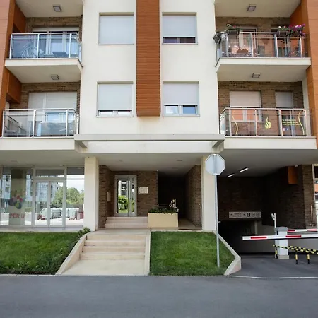Leo Modern Urban Stay, Self Check-in, Free Garage Belgrade