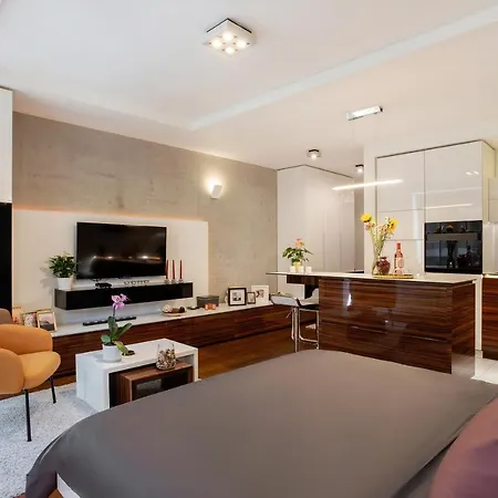 Apartamento Leo Modern Urban Stay, Self Check-in, Free Garage Belgrado
