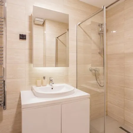 Leo Modern Urban Stay, Self Check-in, Free Garage Belgrado