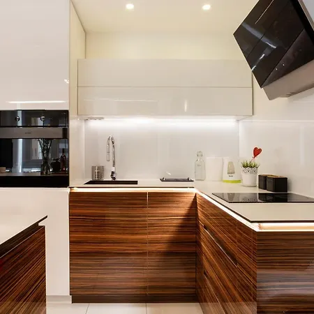 Apartamento Leo Modern Urban Stay, Self Check-in, Free Garage Belgrado