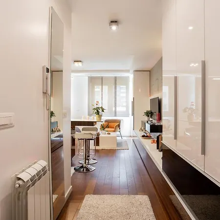 Leo Modern Urban Stay, Self Check-in, Free Garage Belgrade