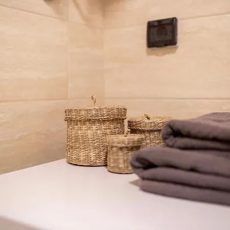 Leo Modern Urban Stay, Self Check-in, Free Garage * Belgrado