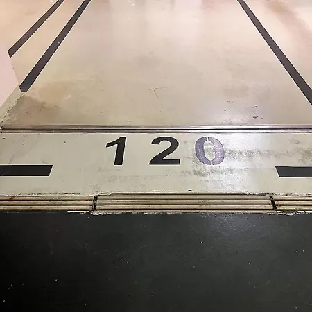 Apartamento Leo Modern Urban Stay, Self Check-in, Free Garage Belgrado