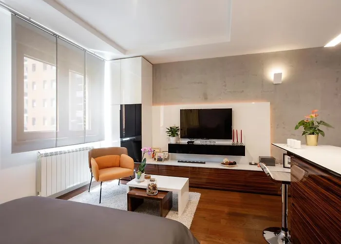 아파트 Leo Modern Urban Stay, Self Check-in, Free Garage 베오그라드