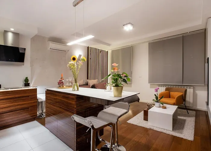 Leo Modern Urban Stay, Self Check-in, Free Garage 아파트 베오그라드