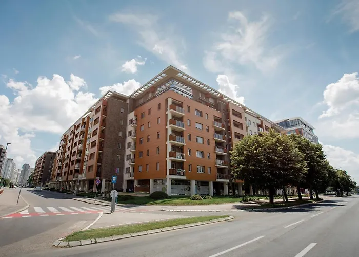 Leo Modern Urban Stay, Self Check-in, Free Garage * 베오그라드