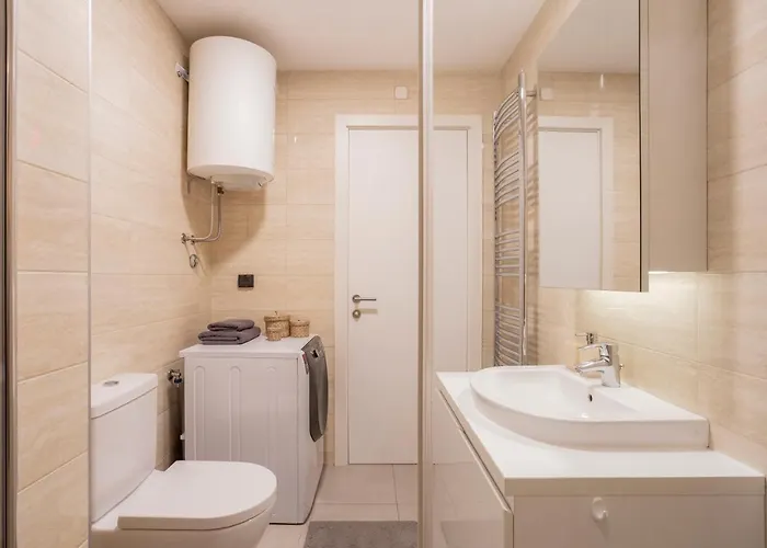 아파트 Leo Modern Urban Stay, Self Check-in, Free Garage 베오그라드