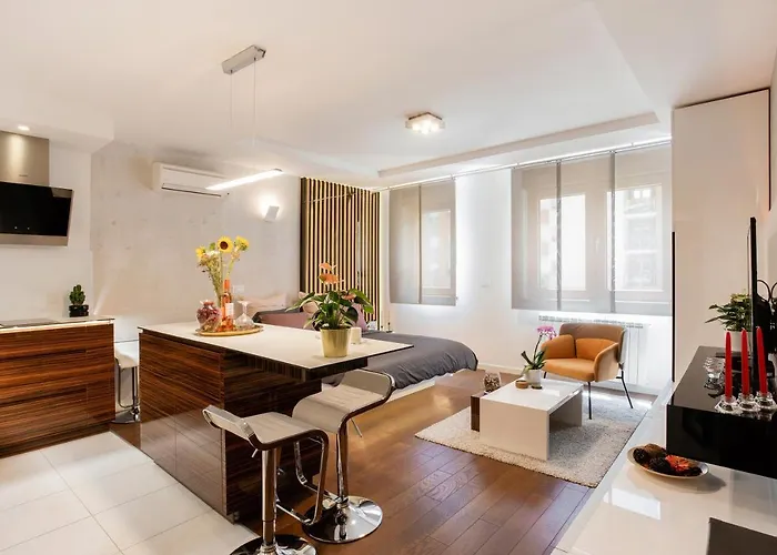 Leo Modern Urban Stay, Self Check-in, Free Garage 아파트 베오그라드