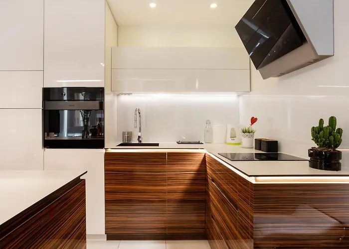 아파트 Leo Modern Urban Stay, Self Check-in, Free Garage 베오그라드