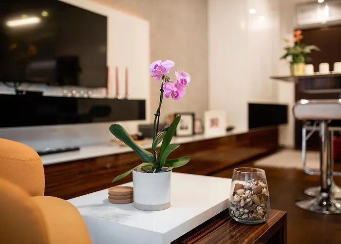 Leo Modern Urban Stay, Self Check-in, Free Garage 아파트 베오그라드